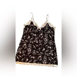 Lace-Trim Floral Chemise in Black with Cream Accents